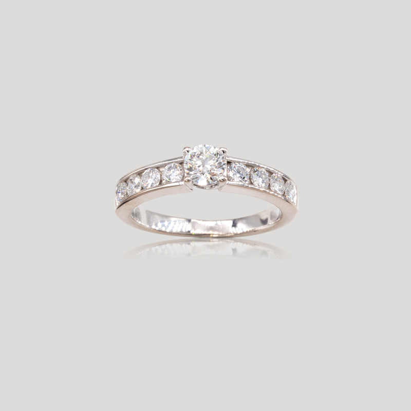 bague-solitaire-accompagnee-diamants-img-1422