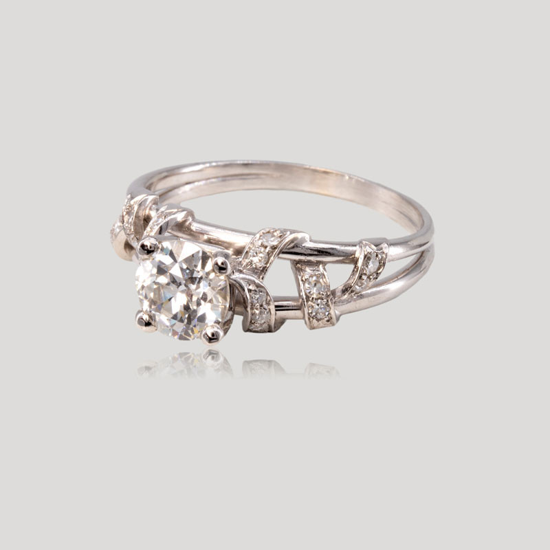 31300593-bague-platine-ruban-diamants