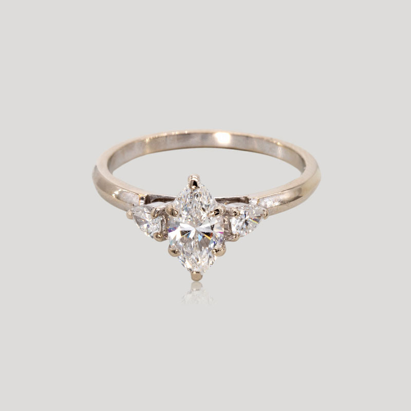 31800157-bague-diamant-navette-et-poires