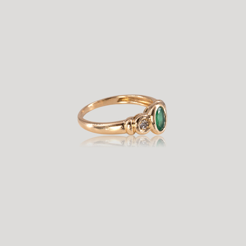 32700447-bague-diamants-emeraude