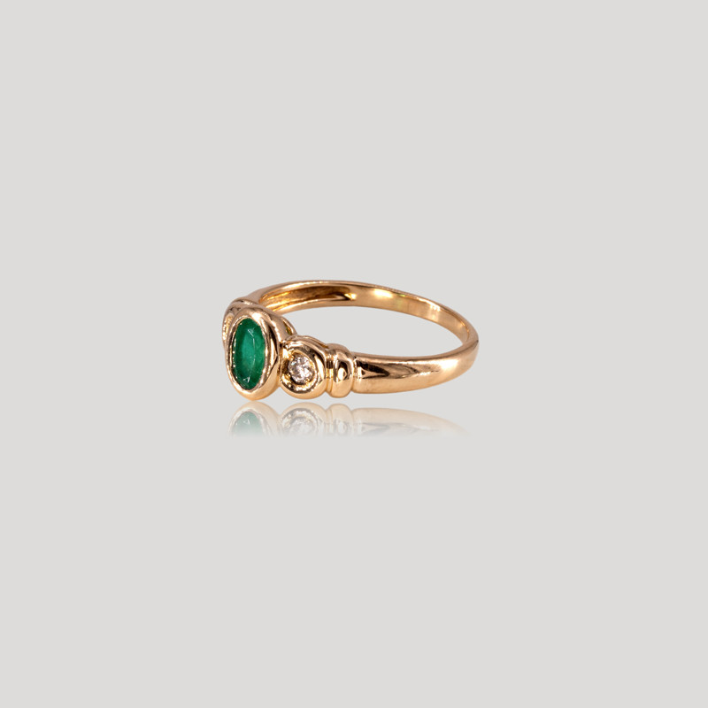 32700447-bague-emeraude-diamants