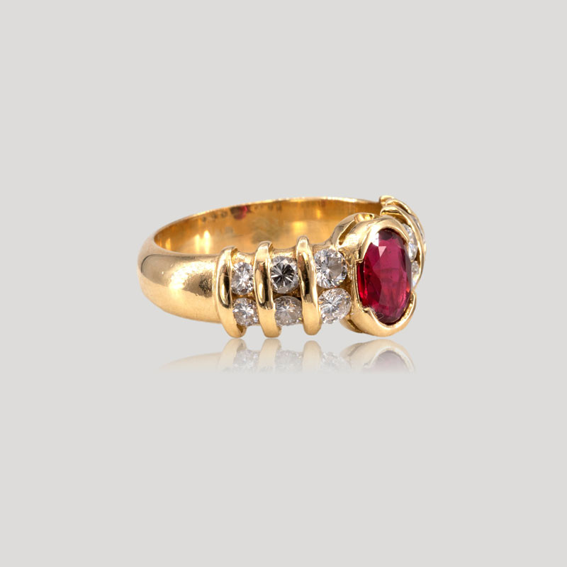 32700554-bague-jonc-rubis-ovale-diamants