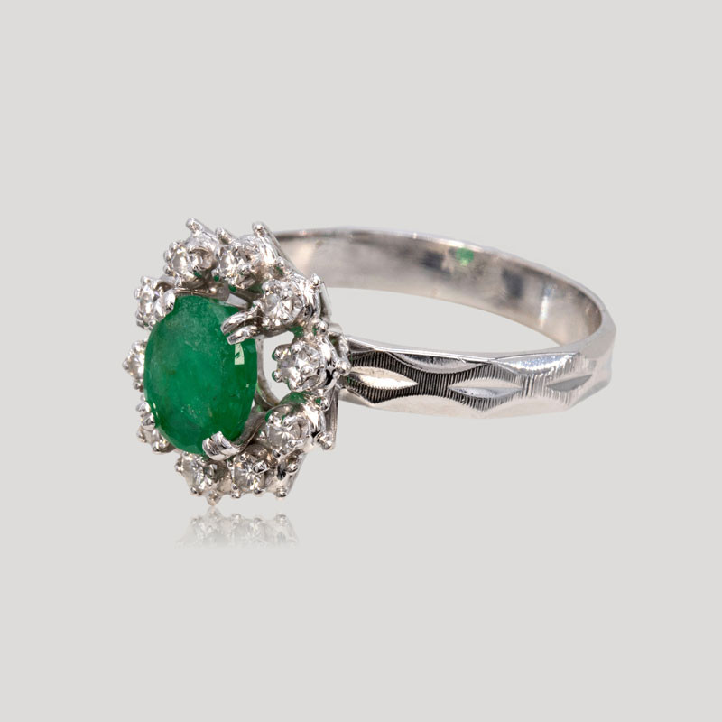 32700558-bague-emeraude-diamants
