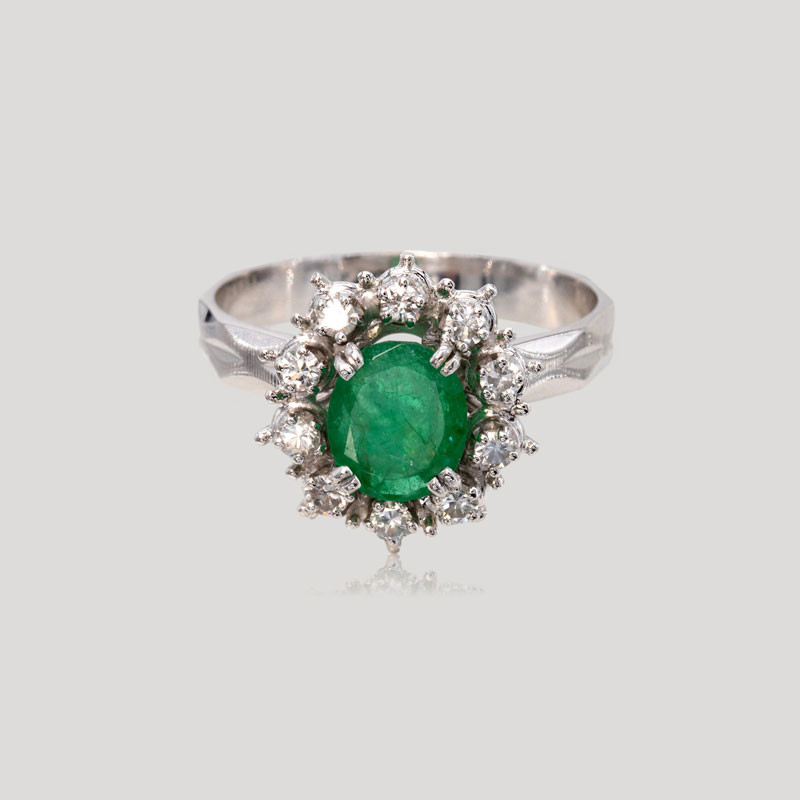 32700558-bague-emeraude-entourage-diamants