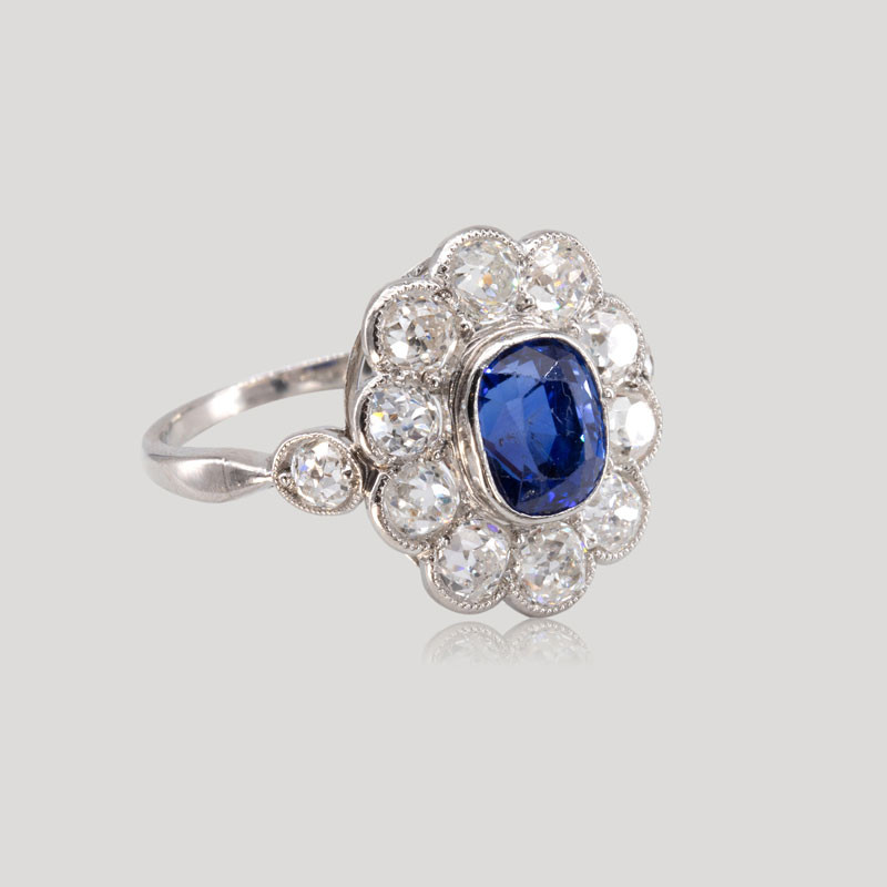 32700576-bague-ancienne-platine-diamants-saphir-coussin-rectangle