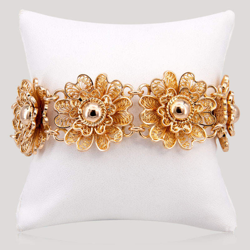 34200423-bracelet-motifs-fleurs-filigranees