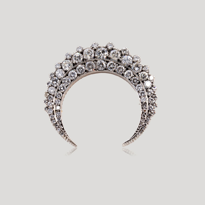 37100075-broche-croissant-de-lune-diamants-ancienne