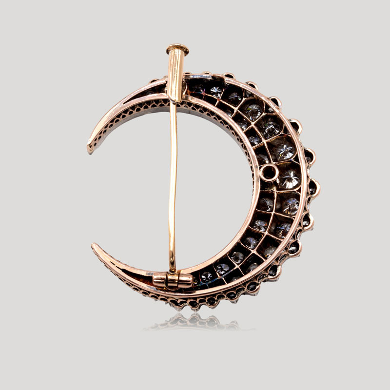 37100075-broche-croissant-de-lune-diamants