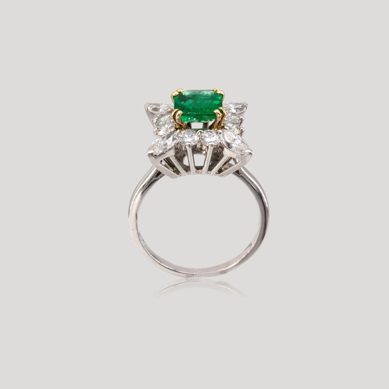 bague-emeraude-carree-diamants-img-0311