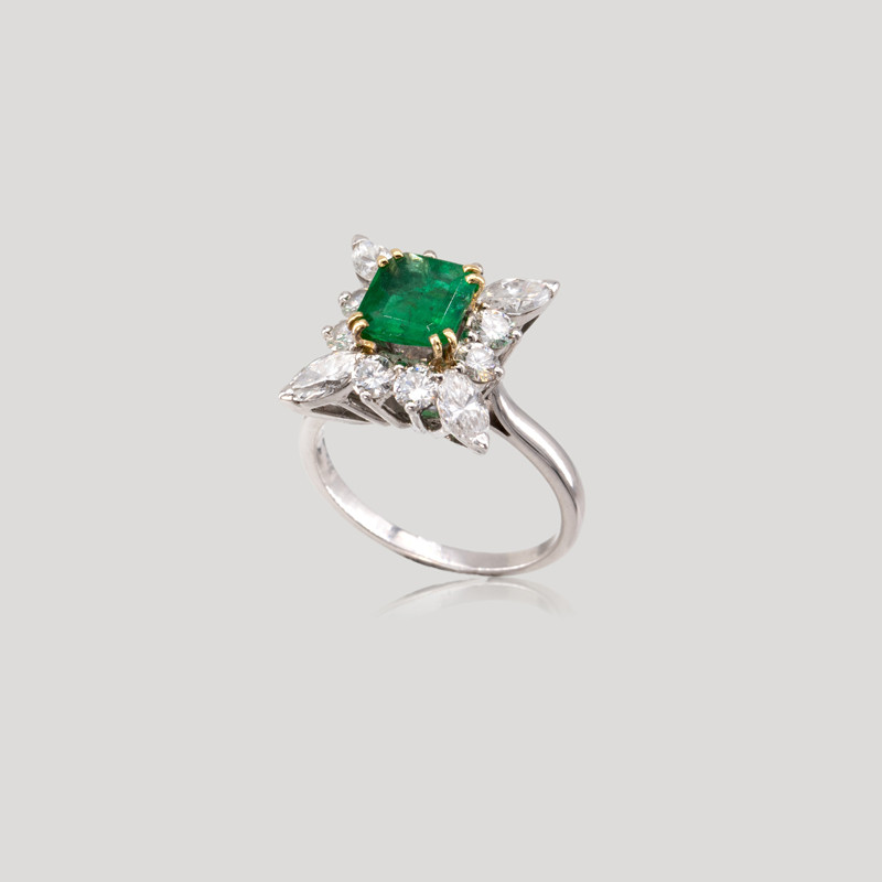 bague-emeraude-carree-et-diamants-img-0313