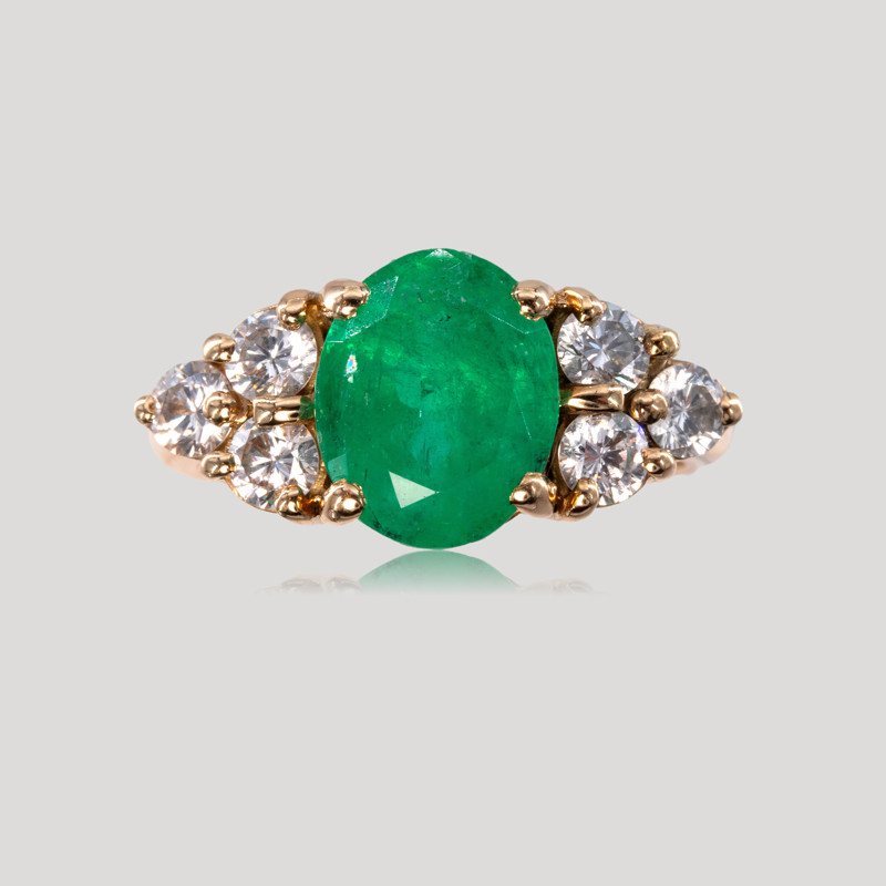 bague-emeraude-et-diamants-formant-triangles-img-2345-1
