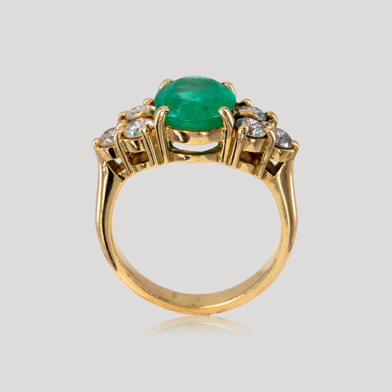 bague-emeraude-ovale-diamants-sur-les-cotes-img-2327