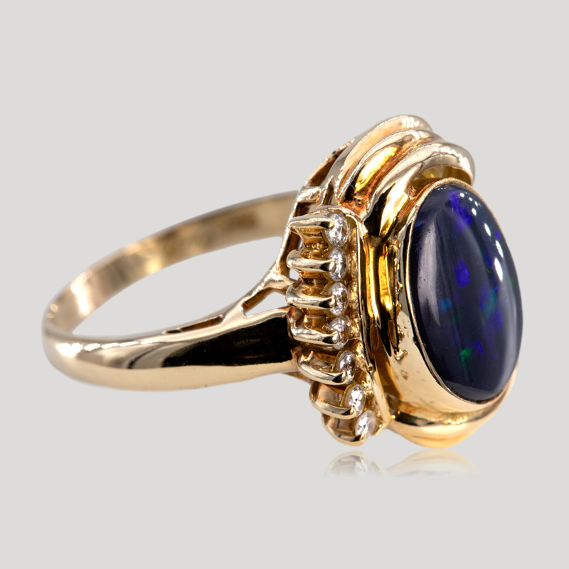 bague-opale-noire-et-diamants-or-jaune