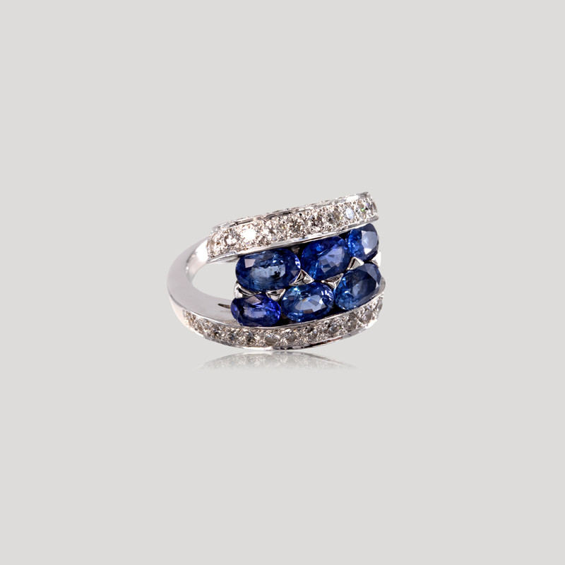 bague-or-blanc-6-saphirs-et-diamants-img-3492