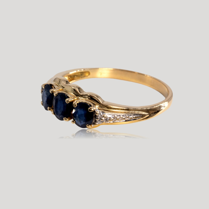 bague-trois-saphirs-et-diamants-img-4164
