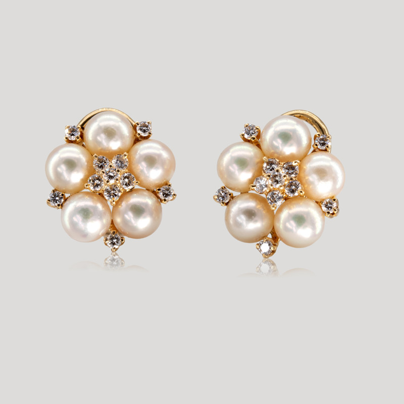 boucles-d-039-oreilles-fleurs-perles-et-diamants-img-1511