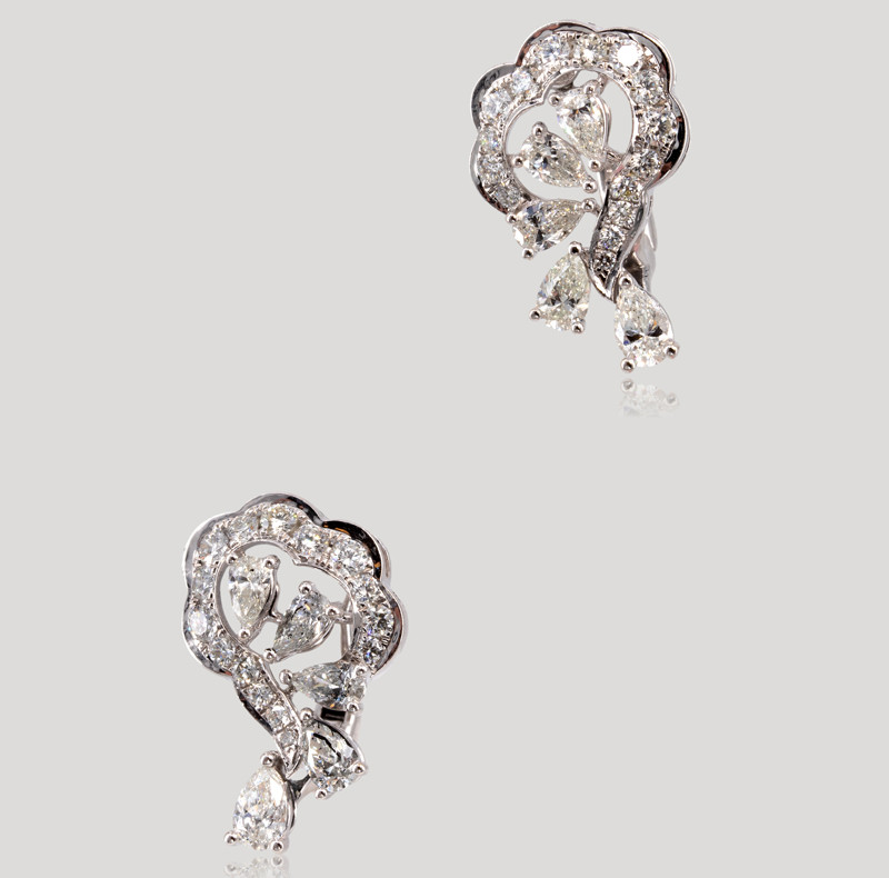 boucles-d-oreilles-de-soiree-or-blanc-diamants-img-2426