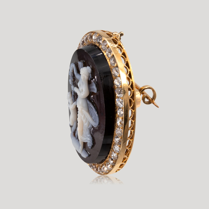 broche-camee-calcedoine-diamants