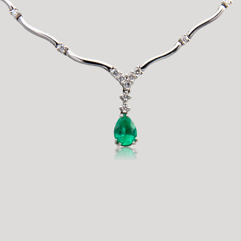 collier-diamants-et-emeraude-poire-img-0528