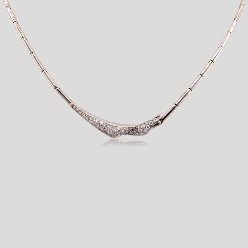 collier-motif-pavage-diamants