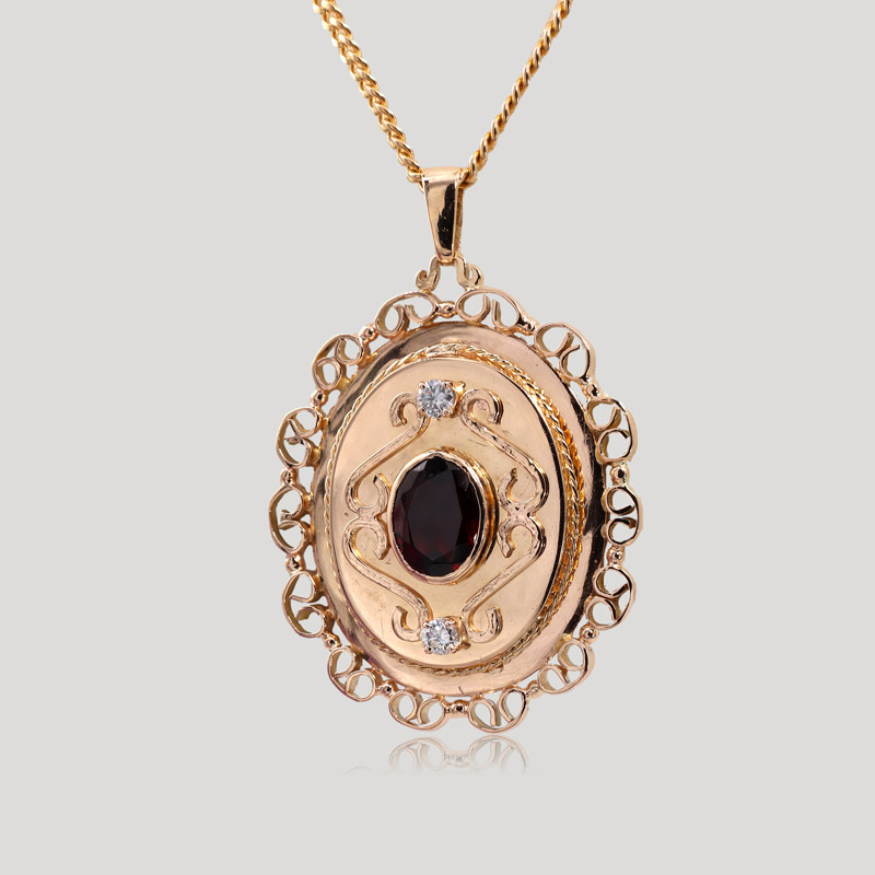 img-0471-medaillon-or-grenat-diamants
