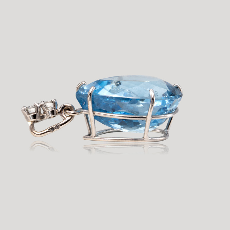 pendentif-aigue-marine-et-diamants-img-0404