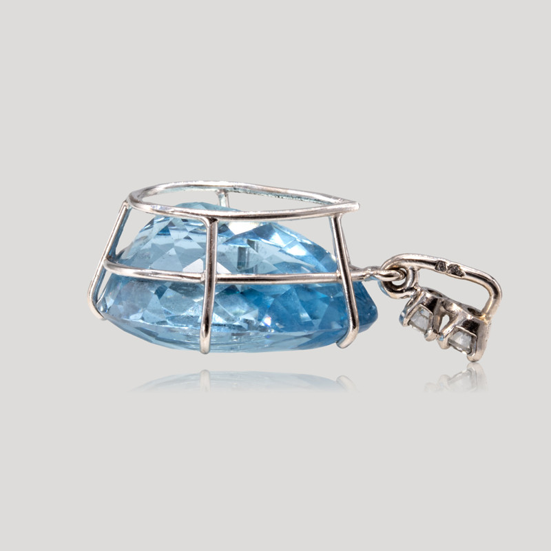 pendentif-aigue-marine-et-diamants-img-0405