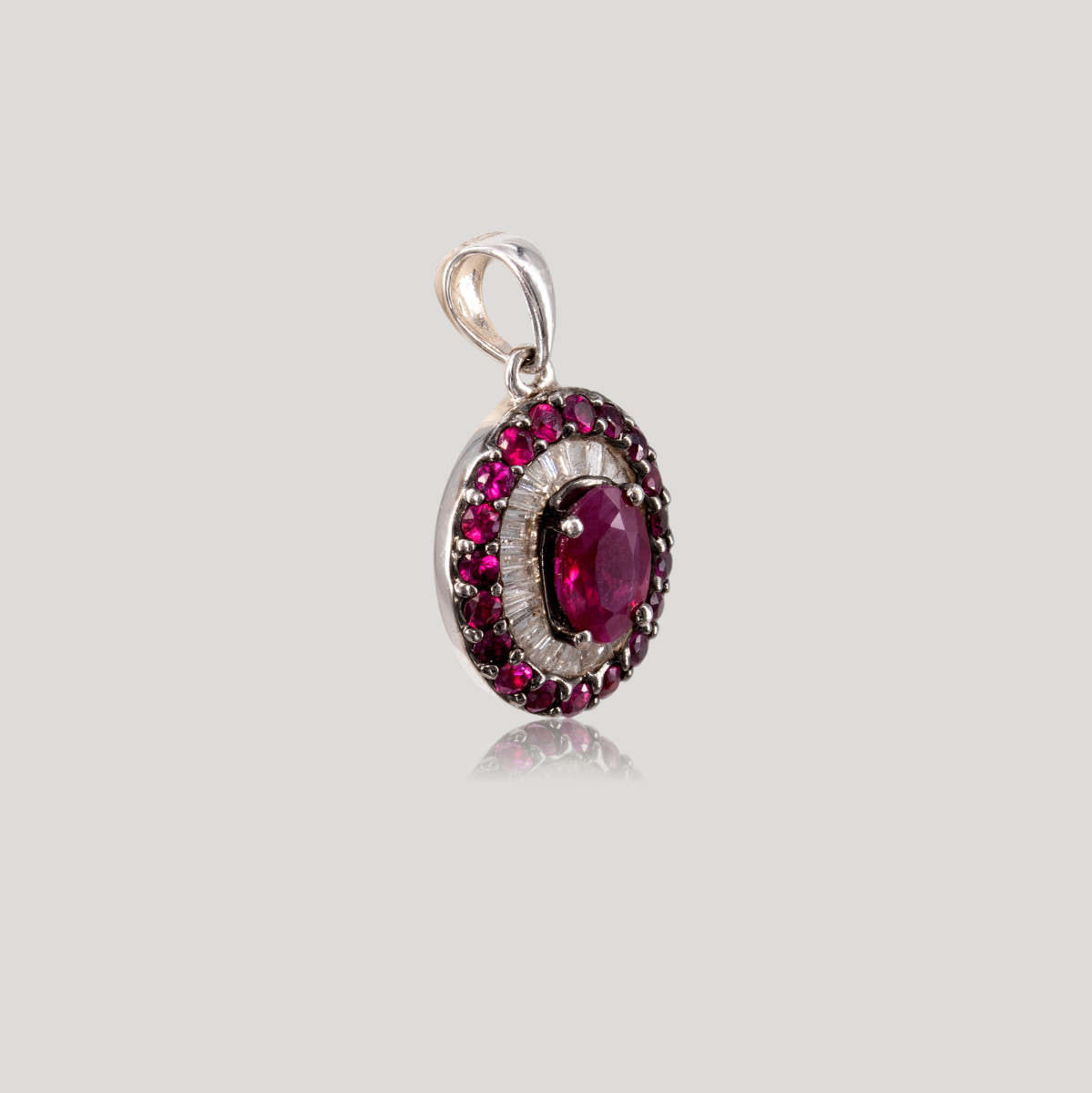 pendentif-rubis-diamants-or-blanc-img-2433